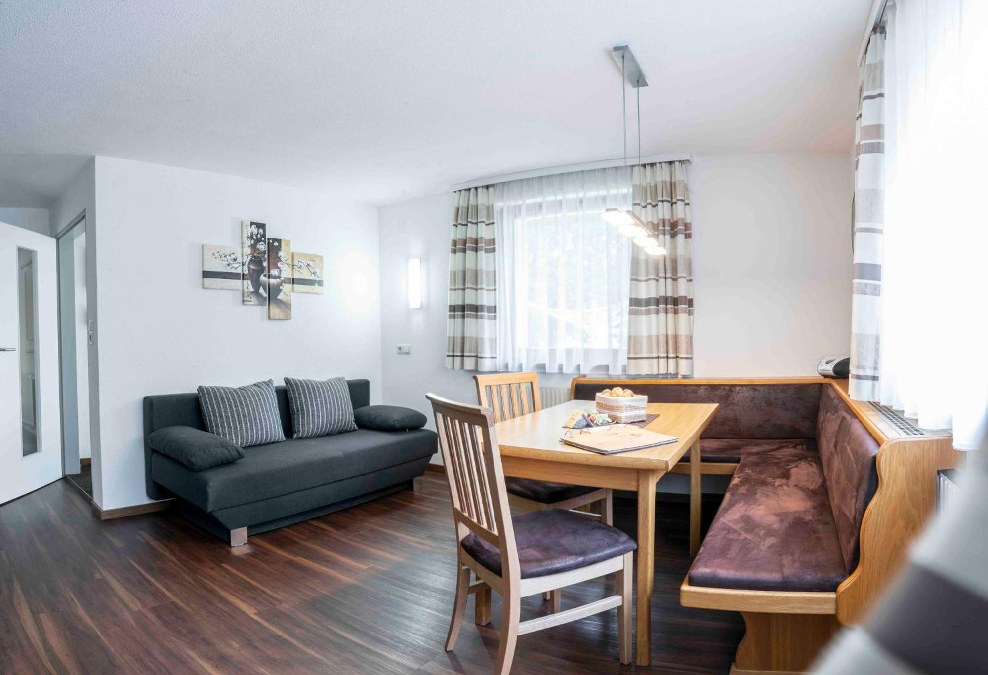 Landhaus Zangerl - Kobelerhof Landeck Habitación foto
